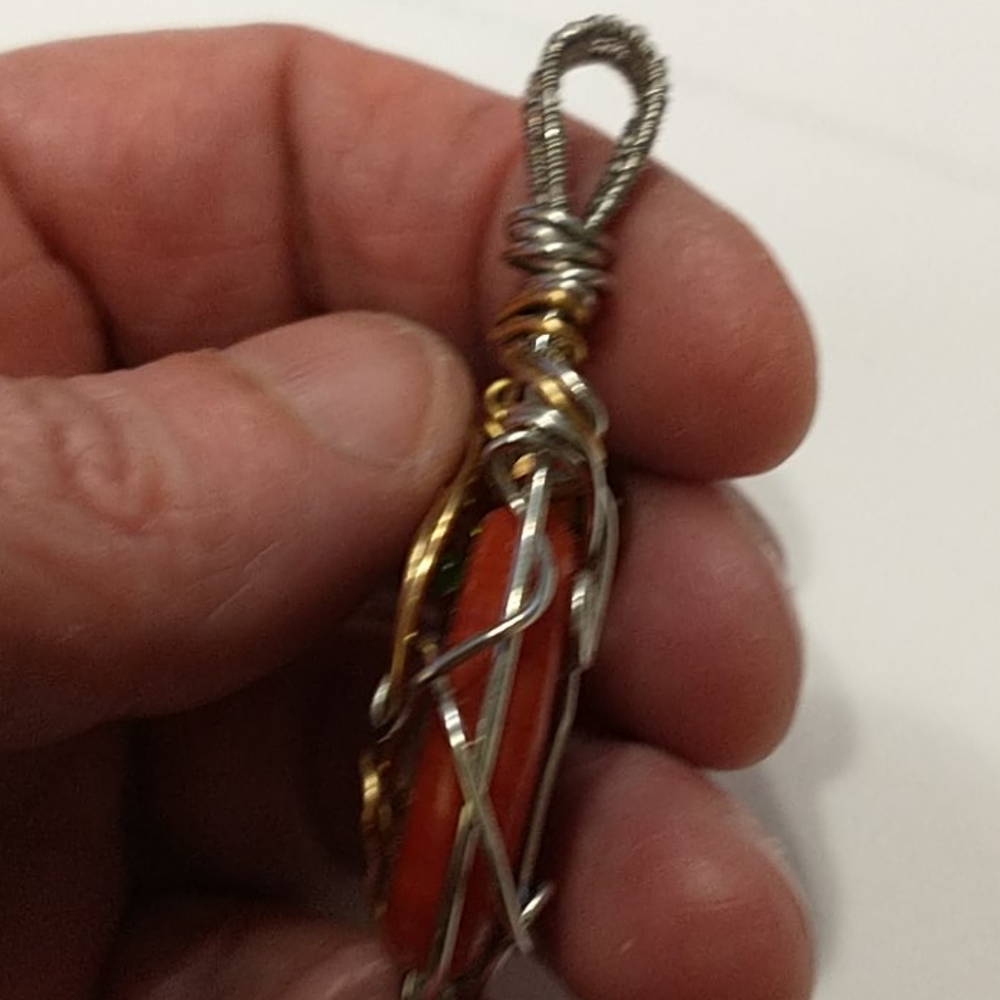 🇨🇦 Wire Wrapped Pendant - Picture 3 of 4